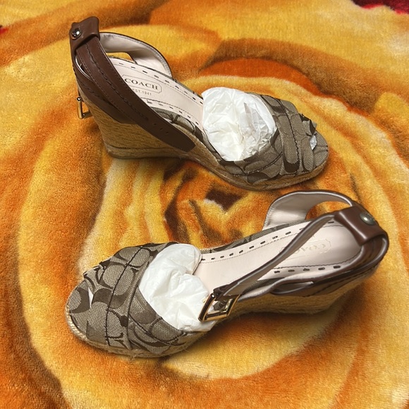 Coach - Picture 3 of 8